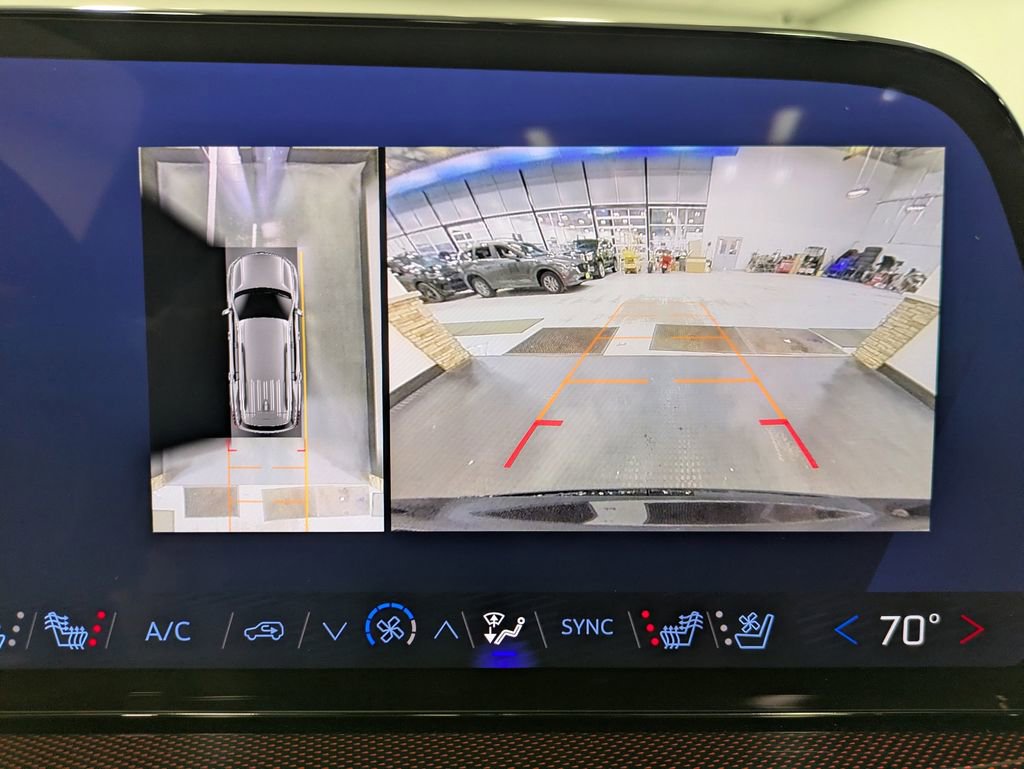 Used 2025 Chevrolet Traverse RS AWD/4WD image 13