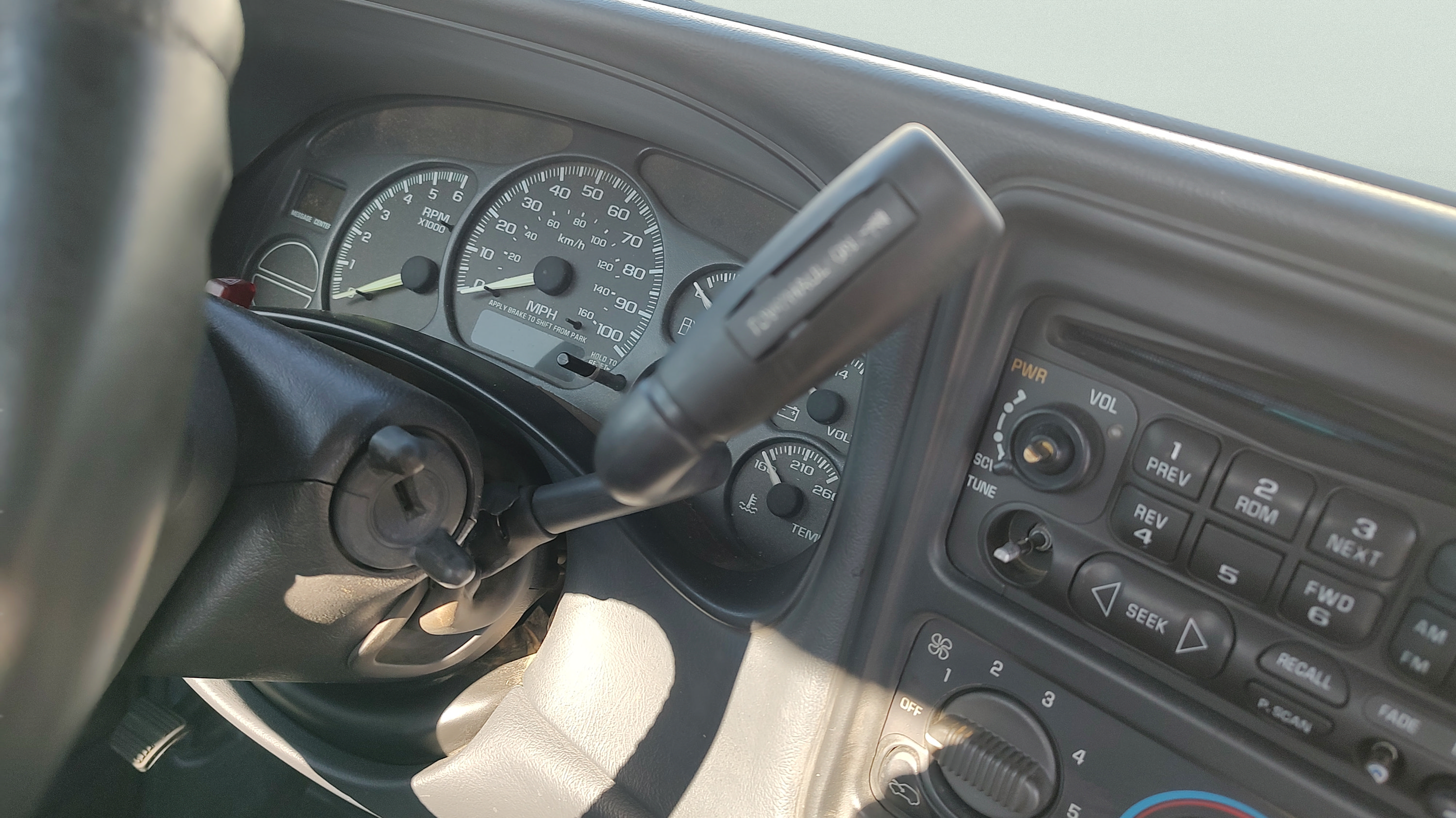 Used 2000 Chevrolet Silverado 1500 LS w/ Firm Ride Suspension Pkg AWD/4WD image 14