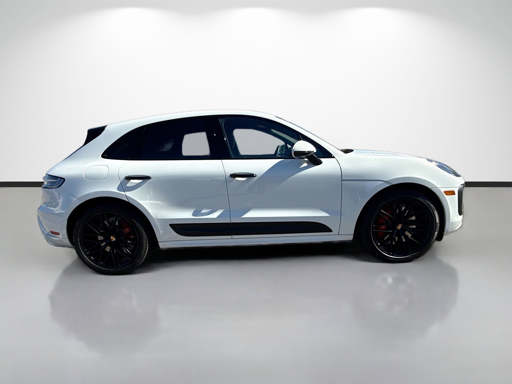 Used 2024 Porsche Macan GTS image 2