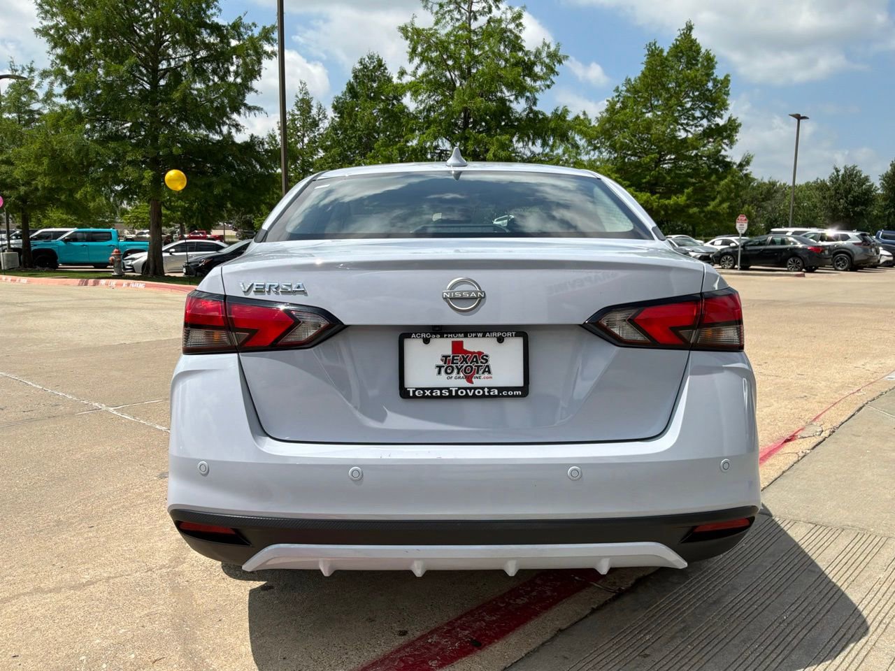 Used 2025 Nissan Versa SV FWD image 7