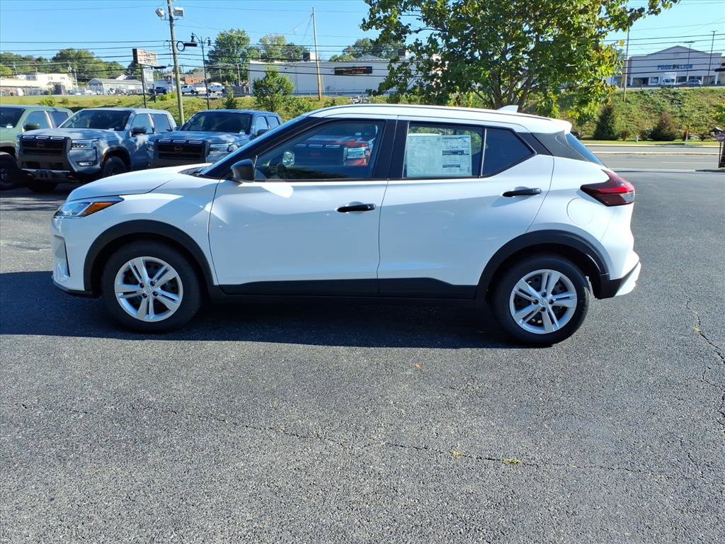 New 2025 Nissan Kicks Play S FWD image 9