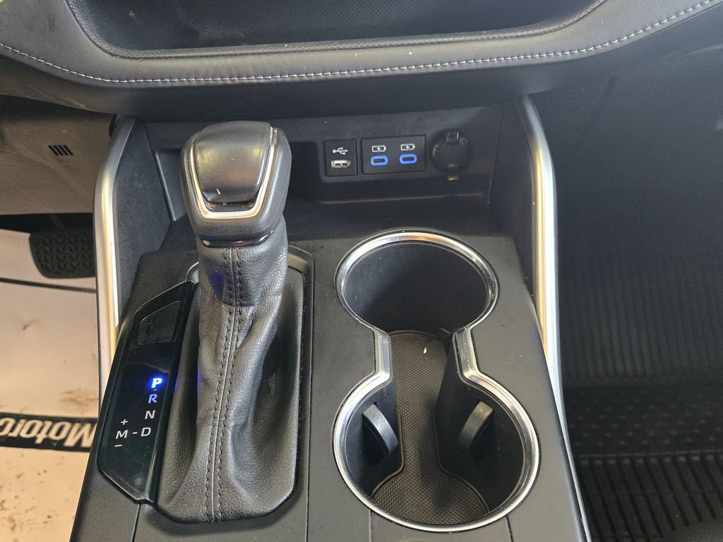 Used 2022 Toyota Highlander XLE image 19