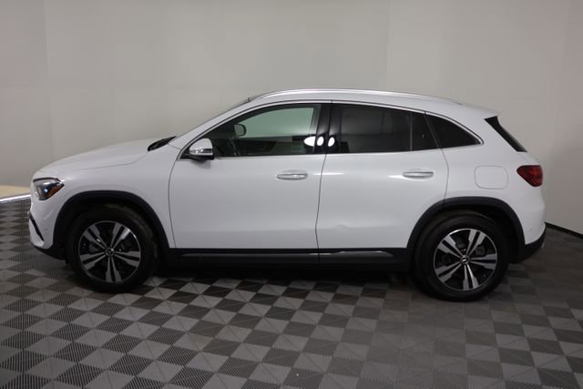 Used 2024 Mercedes-Benz GLA 250 4MATIC w/ Winter Heating Package image 5