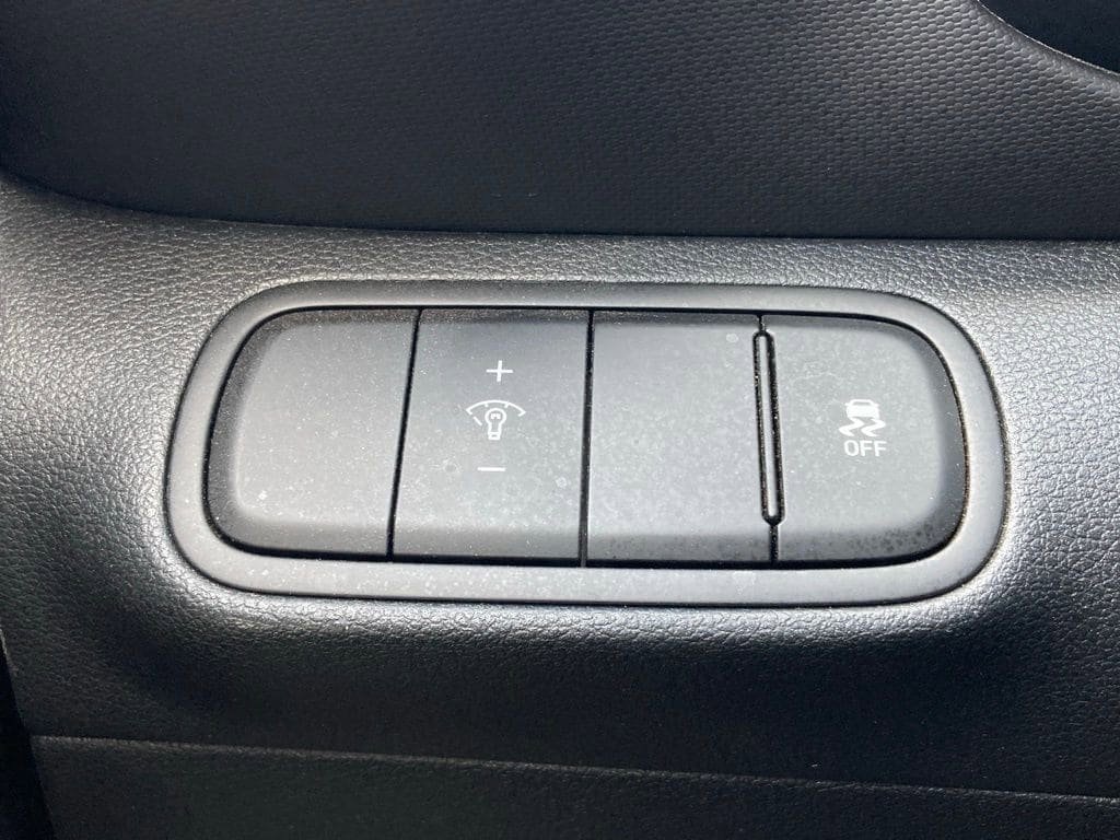 Used 2025 Hyundai Venue SEL FWD image 12