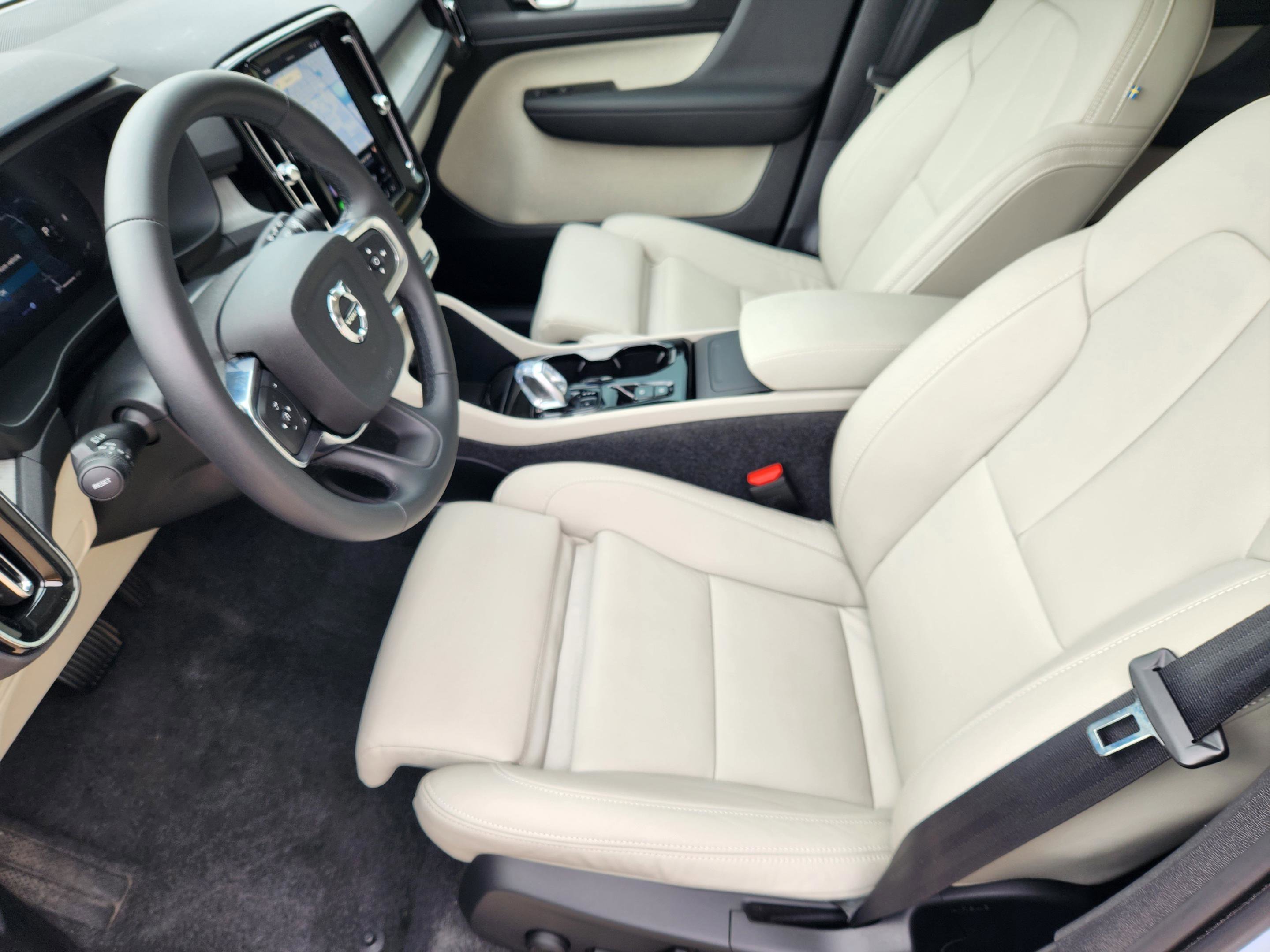 Used 2026 Volvo XC40 B5 Plus w/ Protection Package Premier AWD/4WD image 11