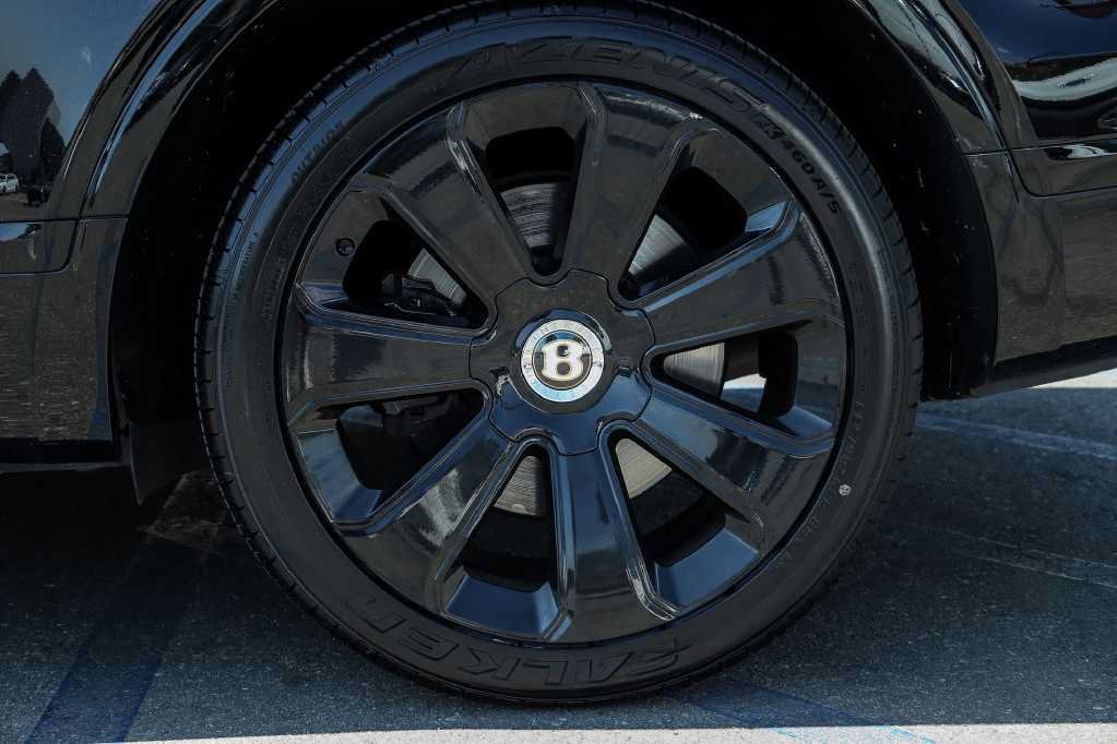 Used 2020 Bentley Bentayga AWD/4WD image 14