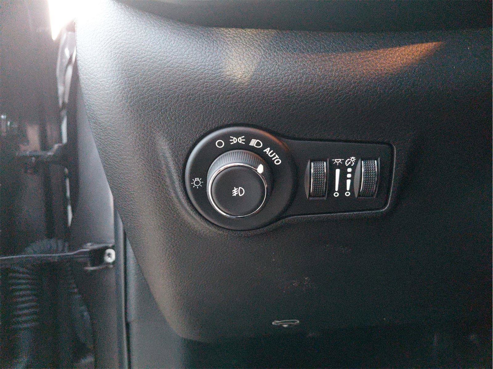 Used 2024 Jeep Compass Trailhawk w/ Trailhawk Convenience Group image 29