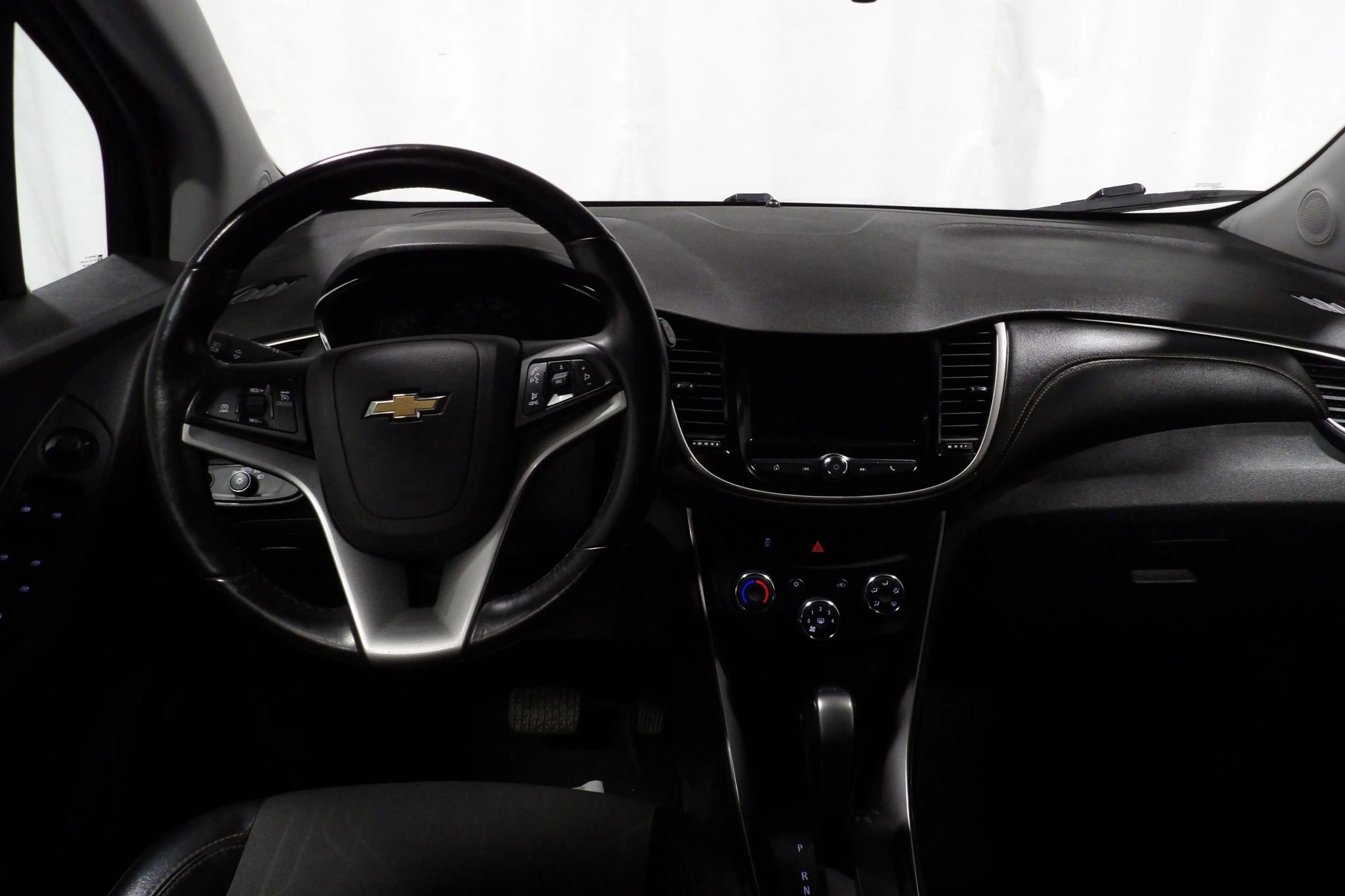 Used 2019 Chevrolet Trax LT w/ Sun & Sound Package AWD/4WD image 11