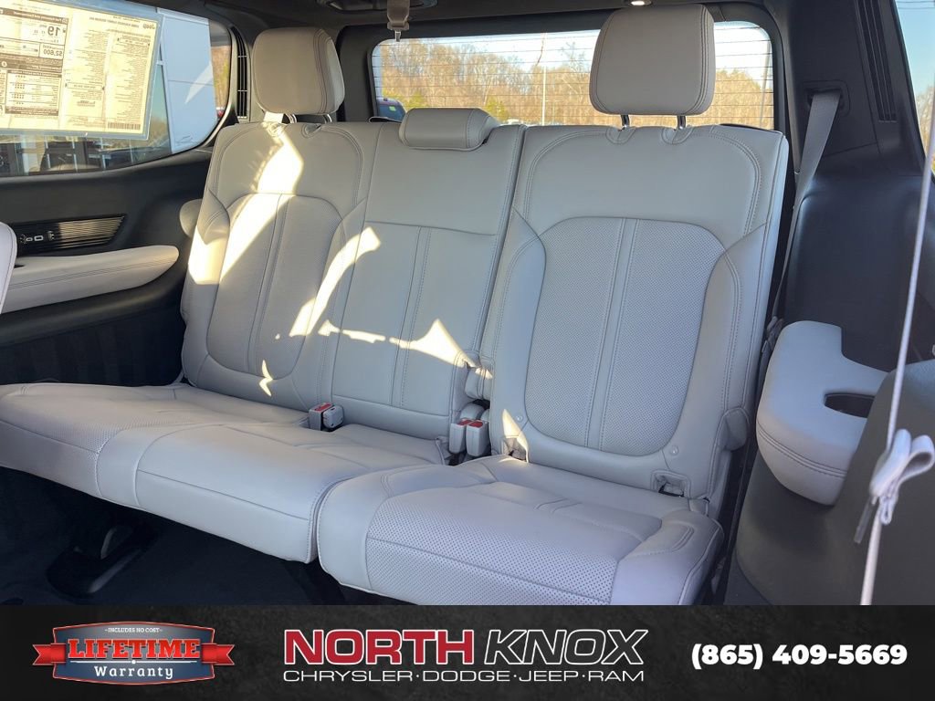 New 2026 Jeep Grand Wagoneer Summit image 17