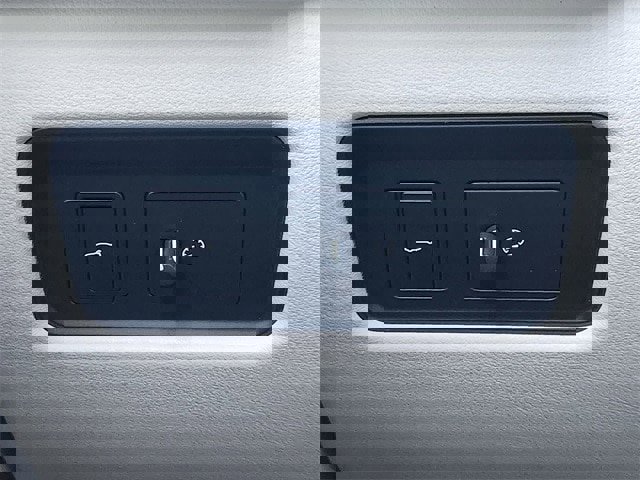 Used 2024 Jaguar XF R-Dynamic SE image 17