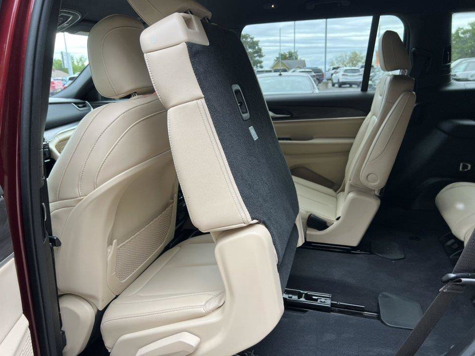 Used 2023 Jeep Grand Cherokee L Limited AWD/4WD image 5