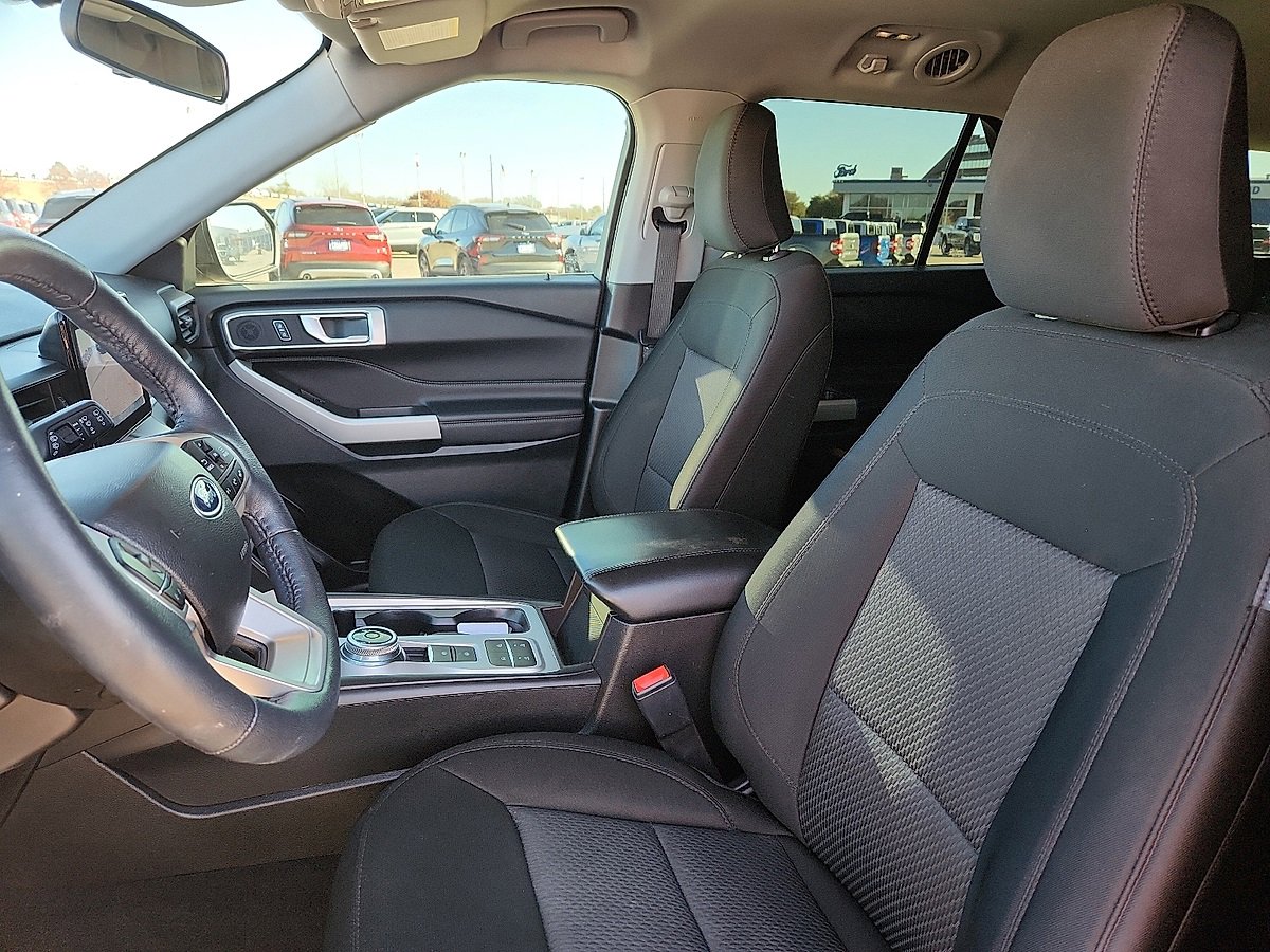 Used 2023 Ford Explorer XLT image 7