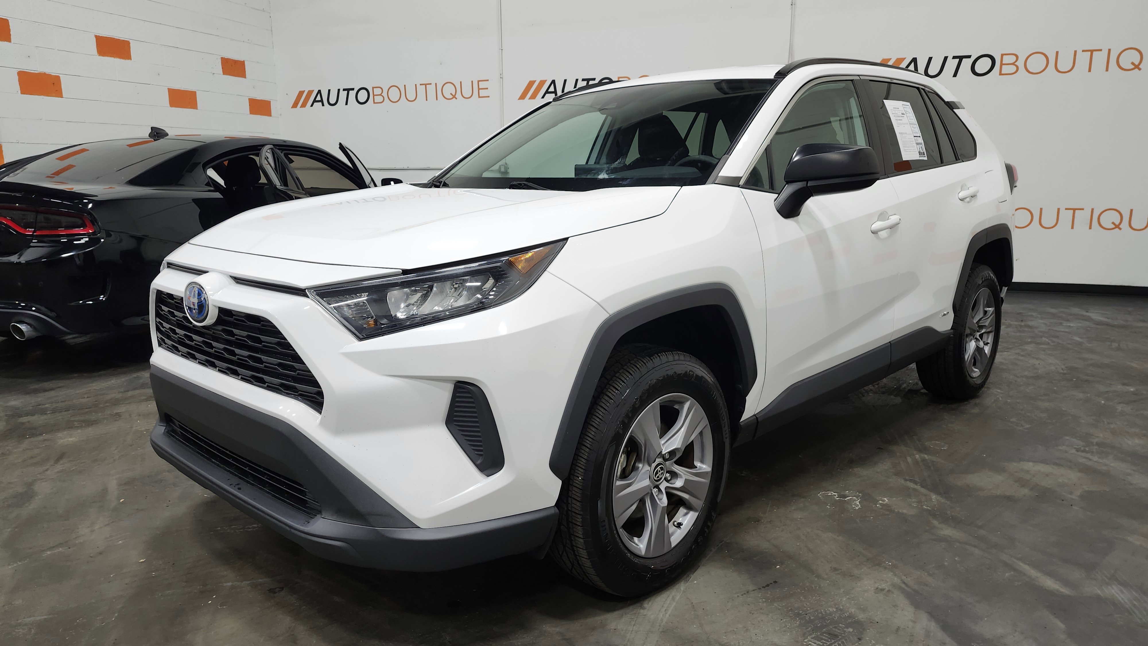 Used 2022 Toyota RAV4 LE image 11