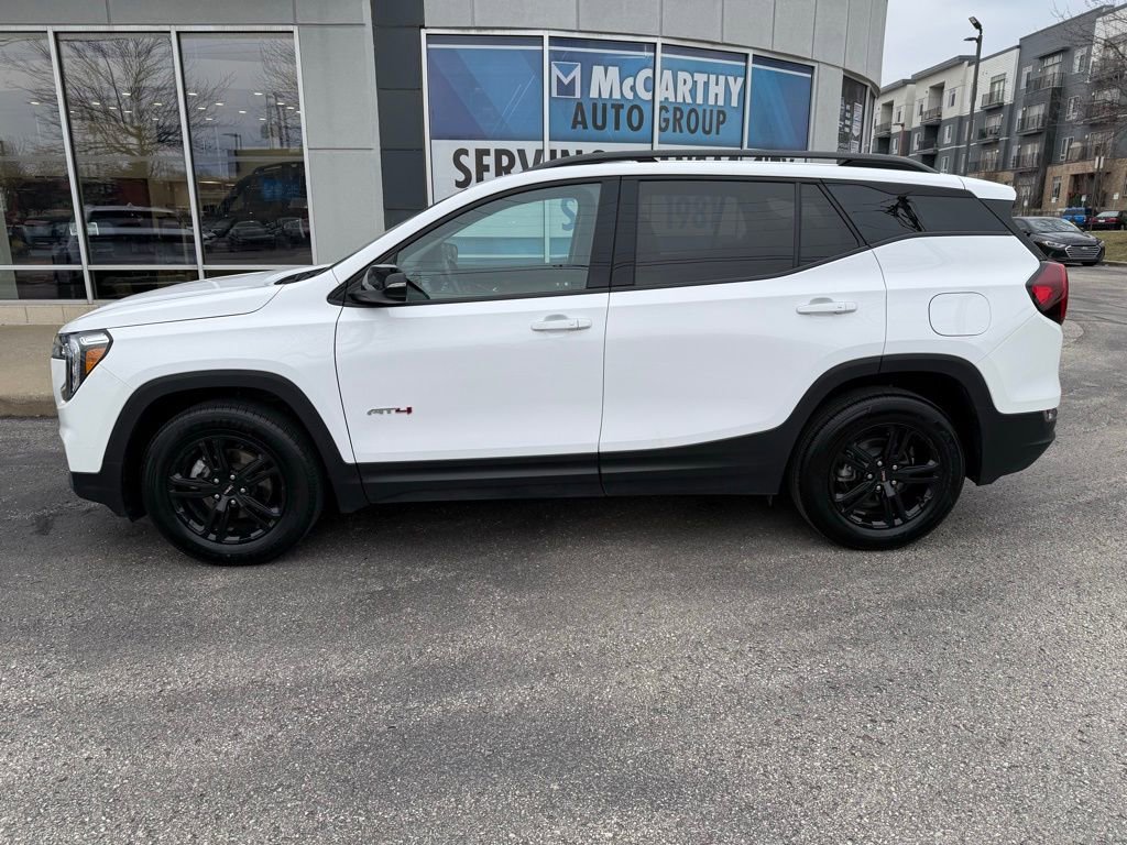 Used 2024 GMC Terrain AT4 AWD/4WD image 2
