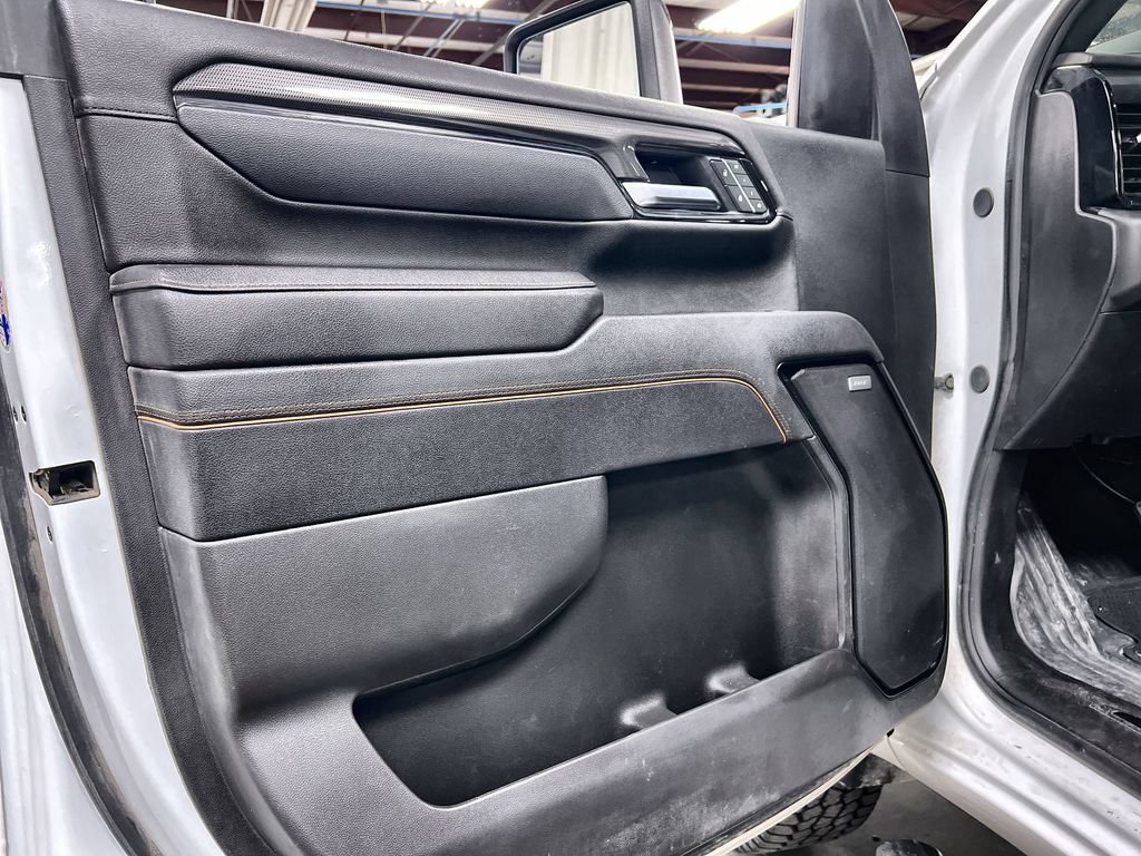 Used 2025 GMC Sierra 2500 AT4 AWD/4WD image 16