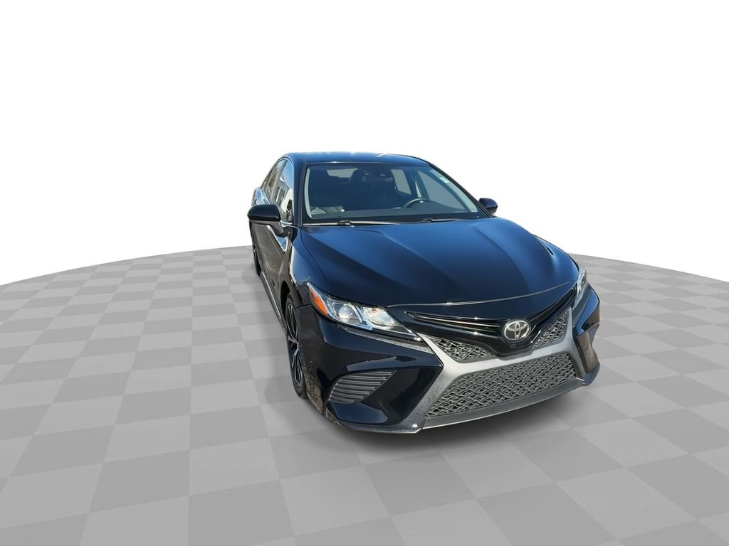 Used 2020 Toyota Camry SE image 3