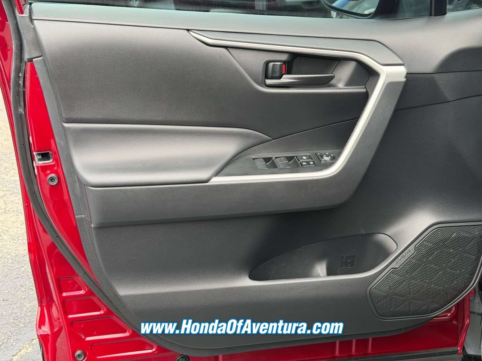 Used 2024 Toyota RAV4 LE AWD/4WD image 23