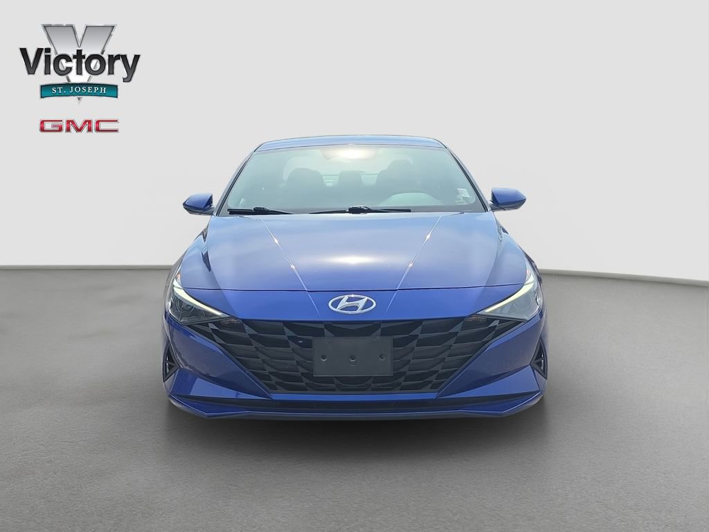 Used 2023 Hyundai Elantra SEL image 2
