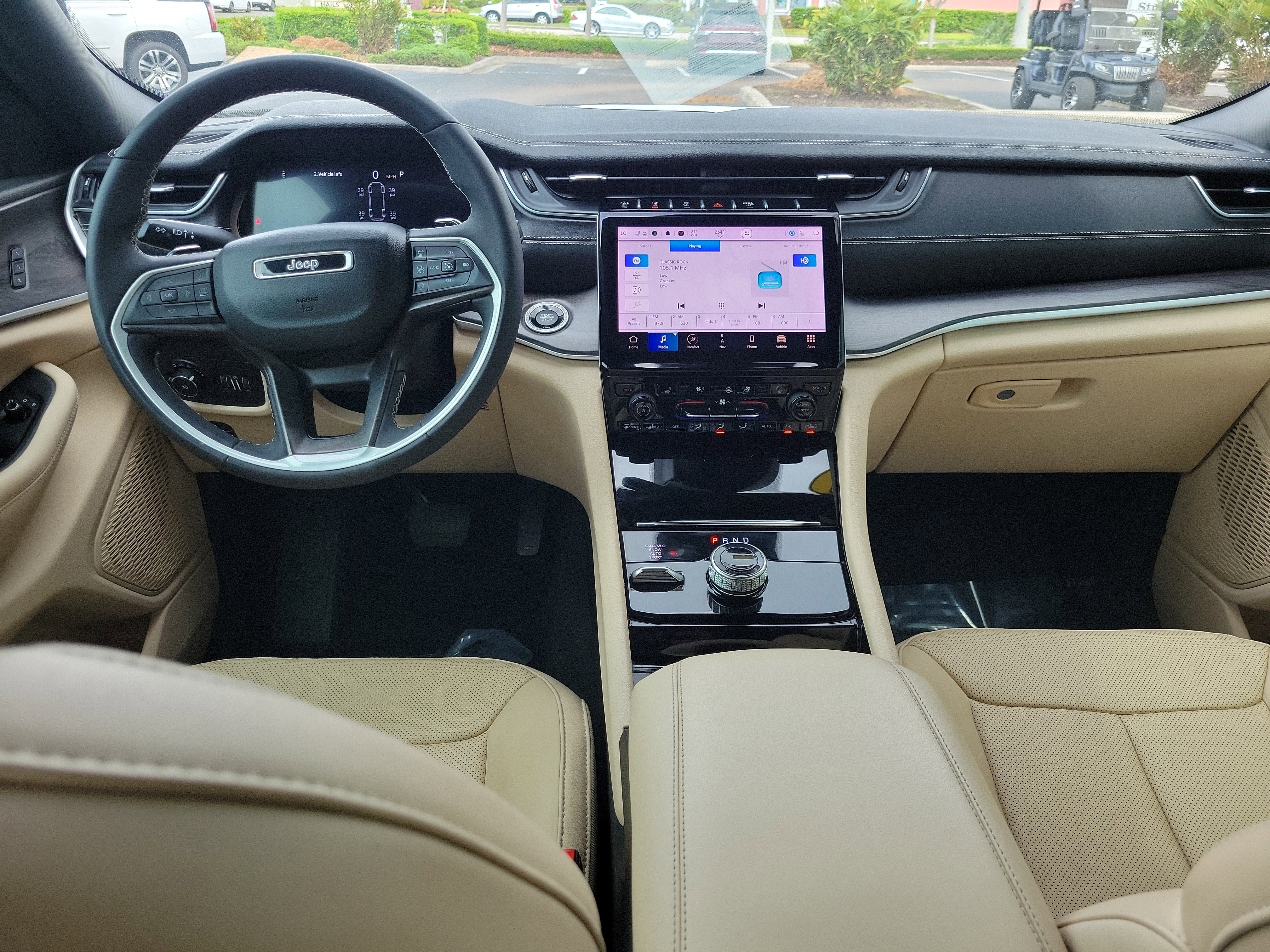 Used 2023 Jeep Grand Cherokee L Limited w/ Luxury Tech Group II AWD/4WD image 13