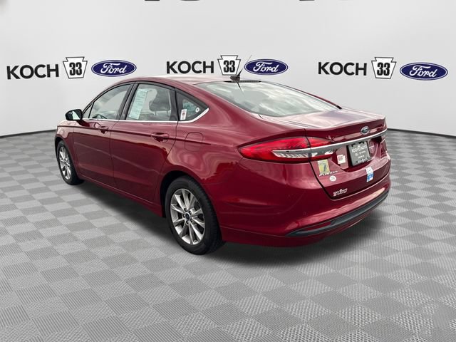 Used 2017 Ford Fusion SE w/ Fusion SE Technology Package FWD image 6