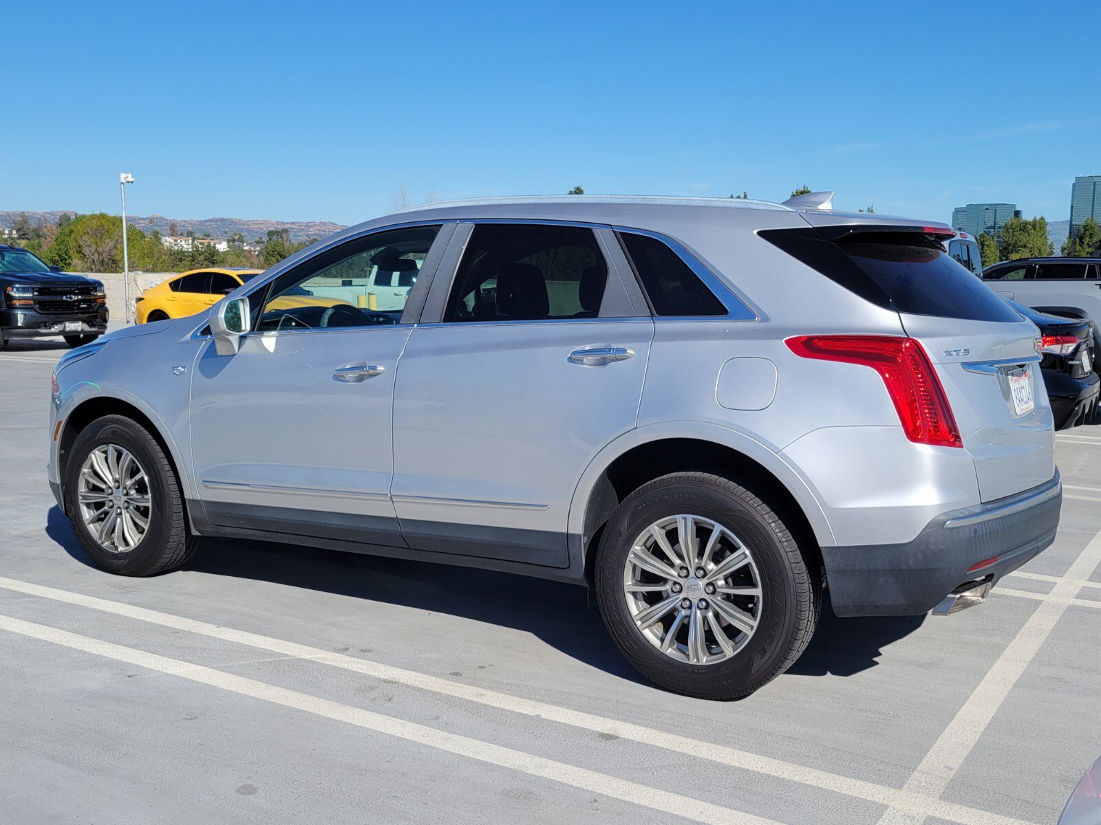 Used 2018 Cadillac XT5 Luxury w/ Driver Awareness Package image 3