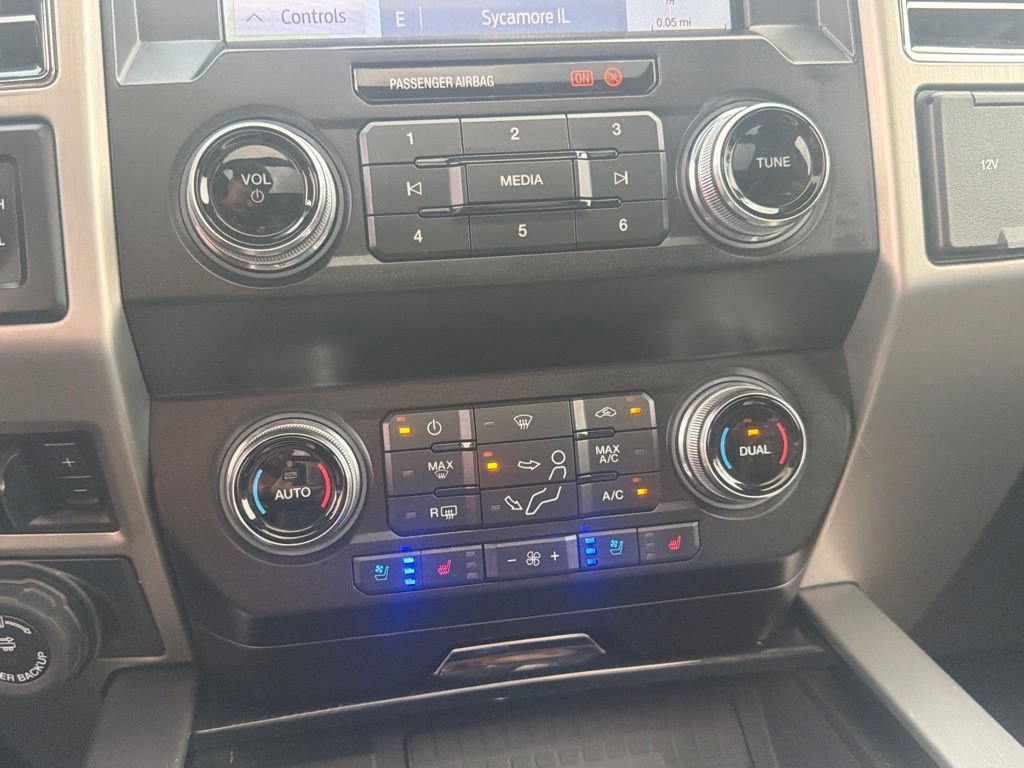 Used 2021 Ford F350 Platinum w/ Tremor Off-Road Package AWD/4WD image 19