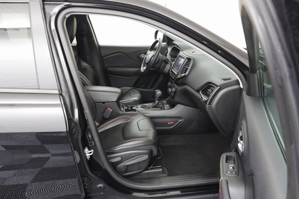 Used 2019 Jeep Cherokee Trailhawk w/ Cold Weather Group image 19