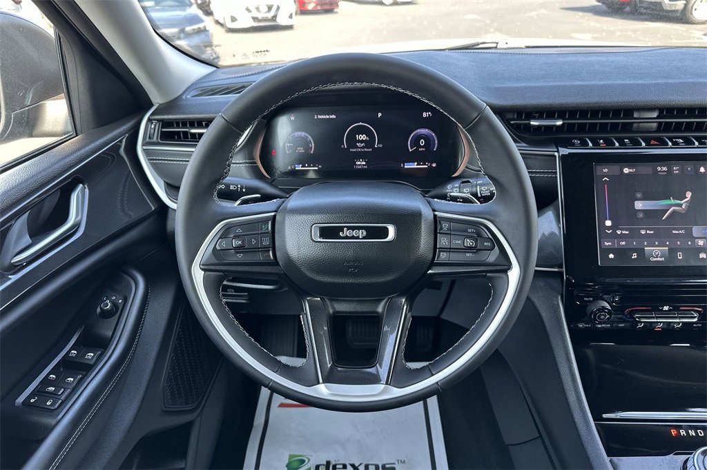 Used 2023 Jeep Grand Cherokee Laredo image 14