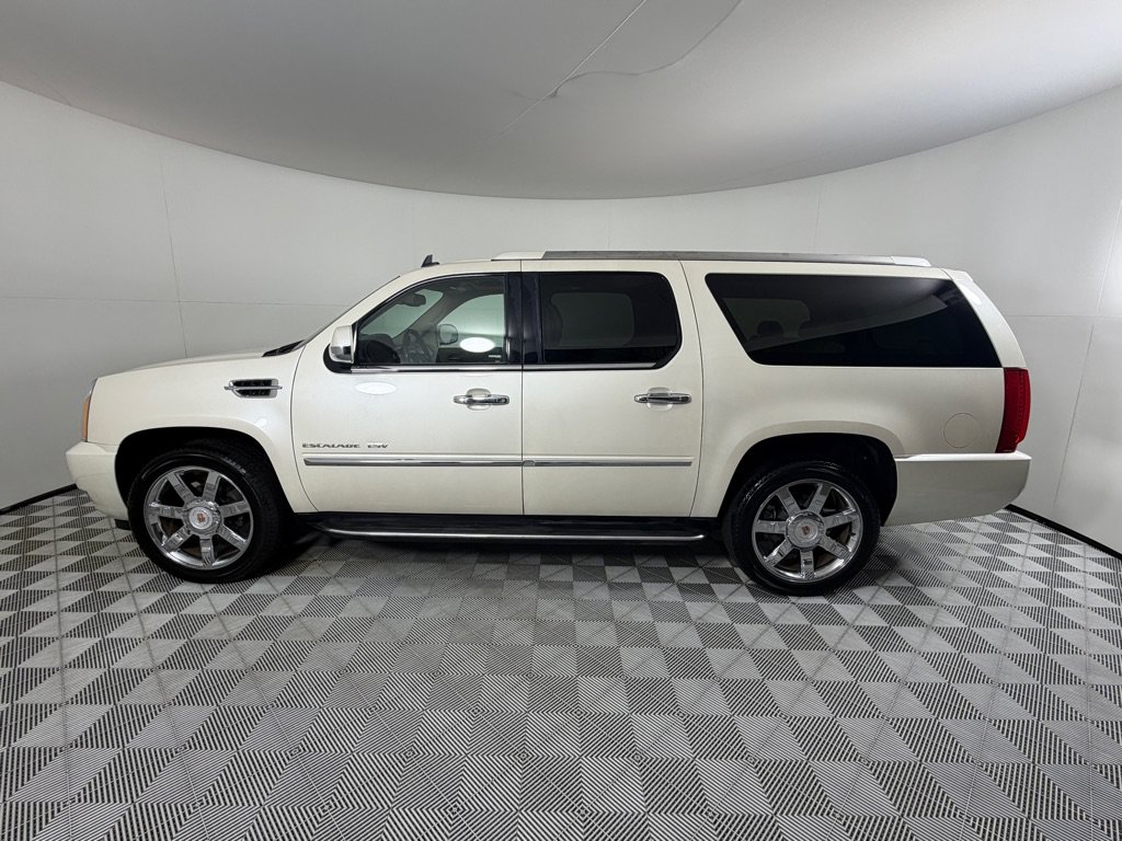 Used 2013 Cadillac Escalade ESV Luxury RWD image 8