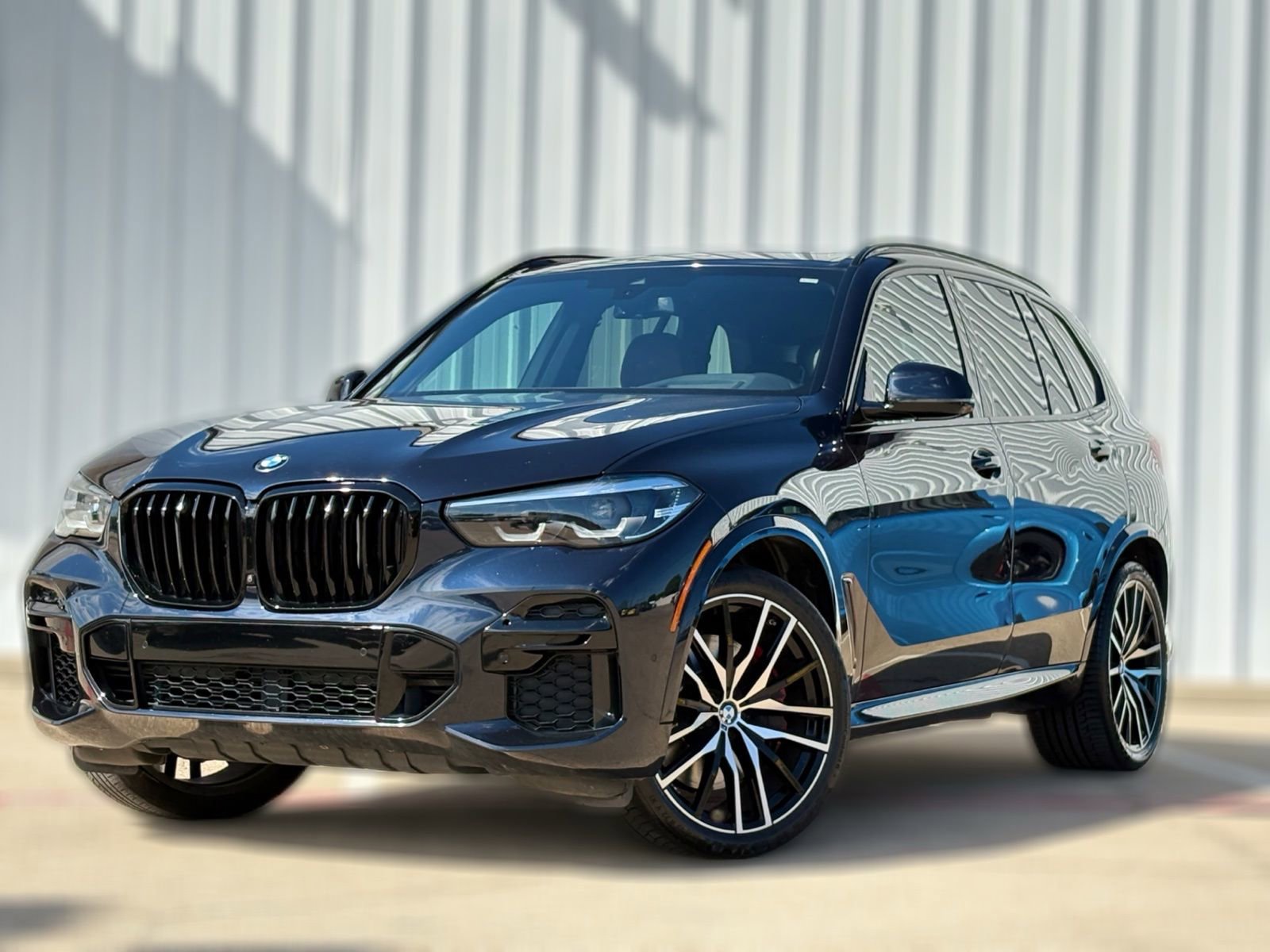 Used 2023 BMW X5 M50i w/ Parking Assistance Package image 2