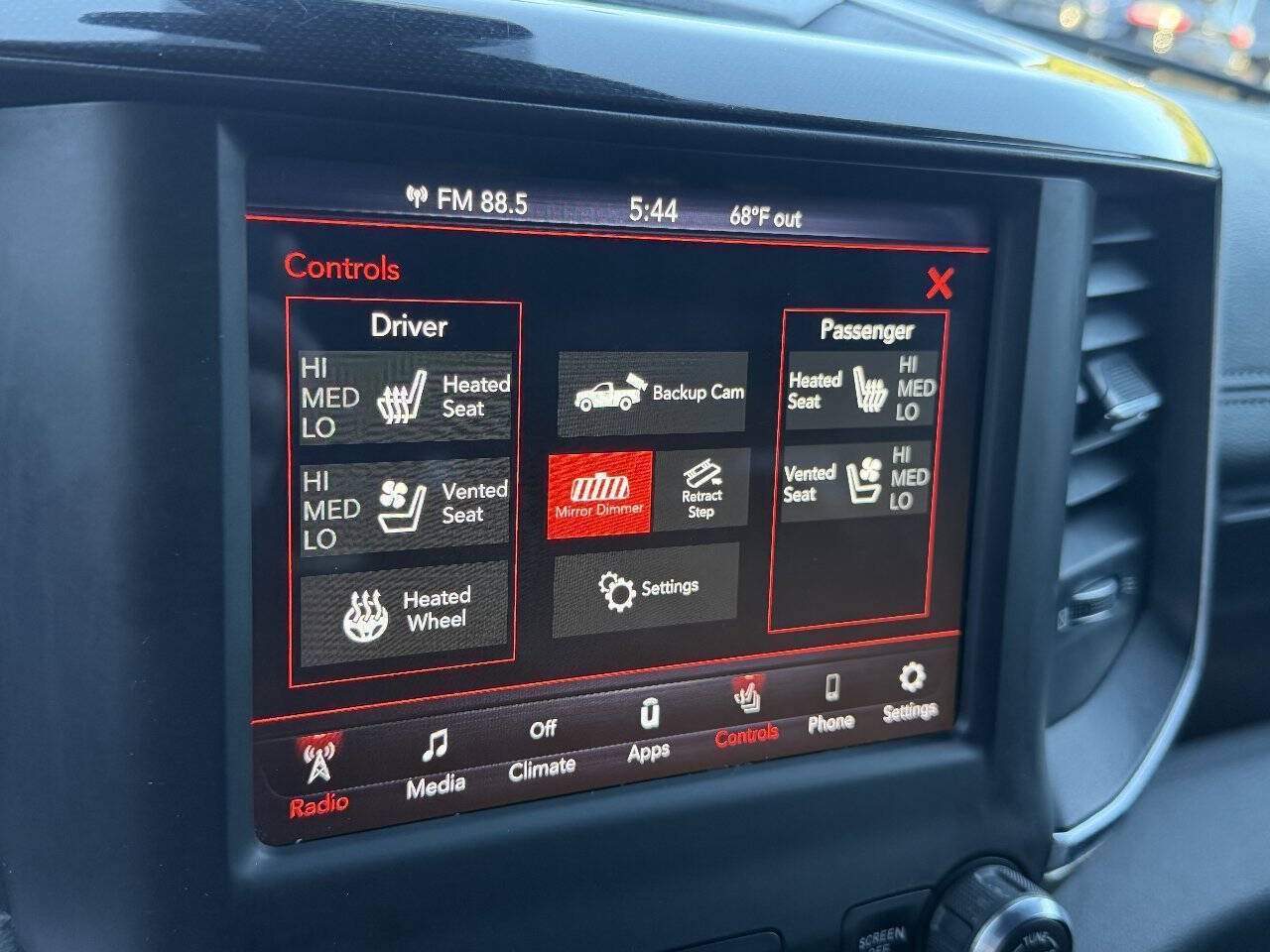 Used 2019 RAM 1500 Laramie w/ Sport Appearance Package AWD/4WD image 38