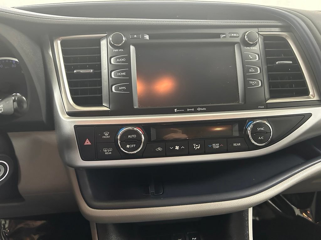 Used 2018 Toyota Highlander Plus AWD/4WD image 19