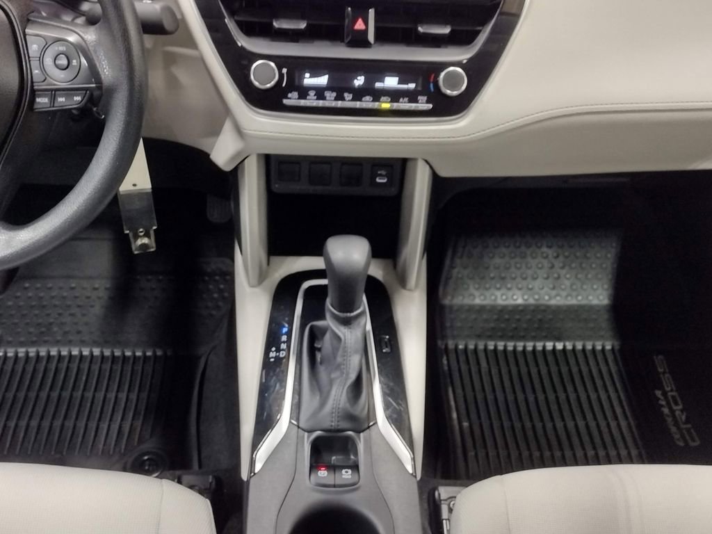 Used 2024 Toyota Corolla Cross L image 30