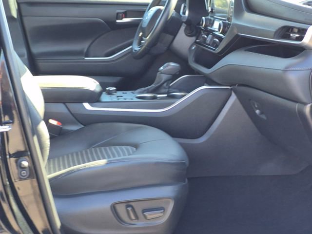 Used 2025 Toyota Highlander XSE image 23