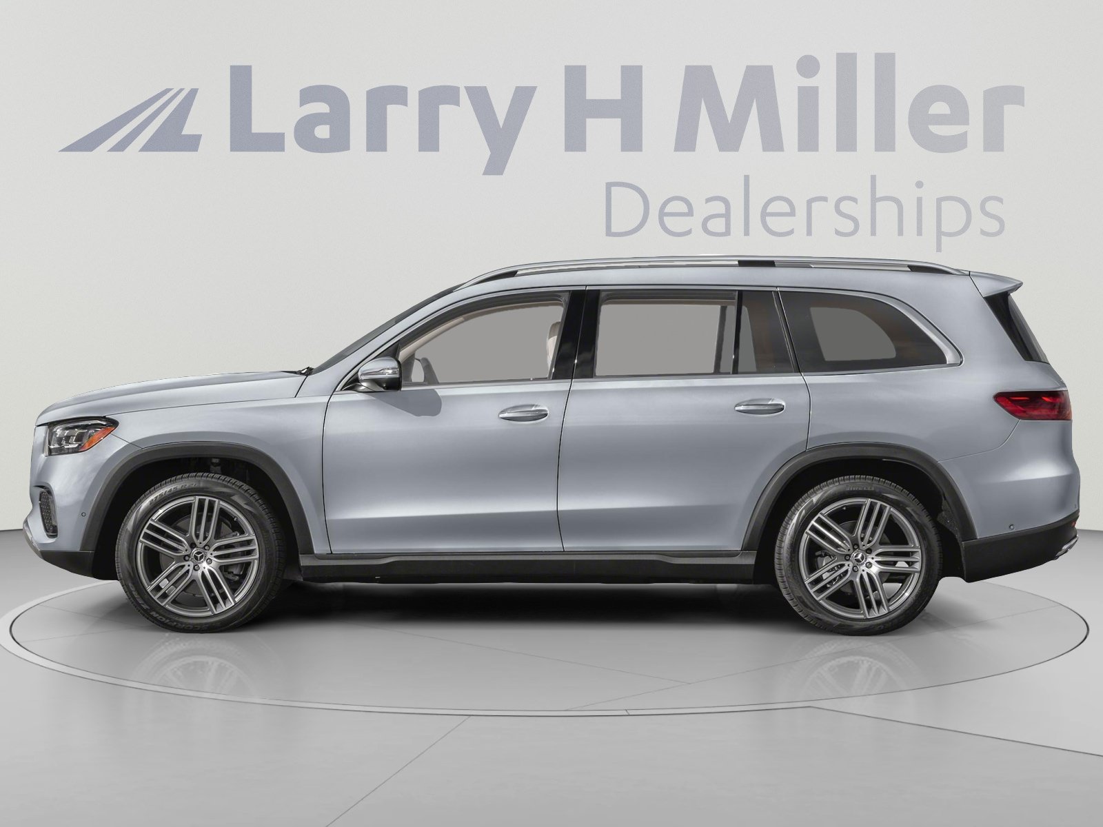 Used 2026 Mercedes-Benz GLS 450 4MATIC image 3