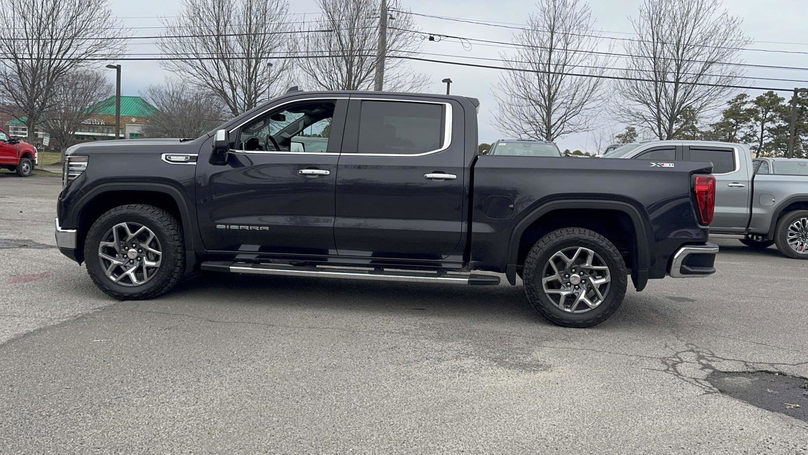 Used 2023 GMC Sierra 1500 SLT w/ SLT Premium Package AWD/4WD image 4