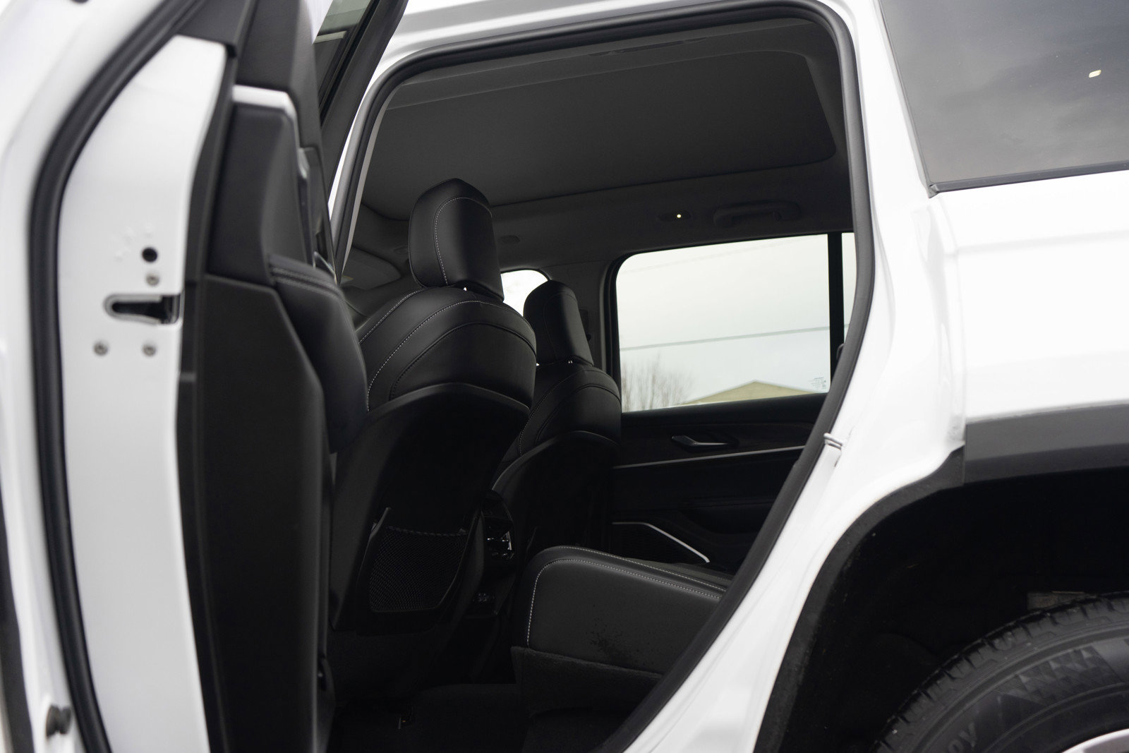 Used 2022 Jeep Grand Cherokee Limited image 25