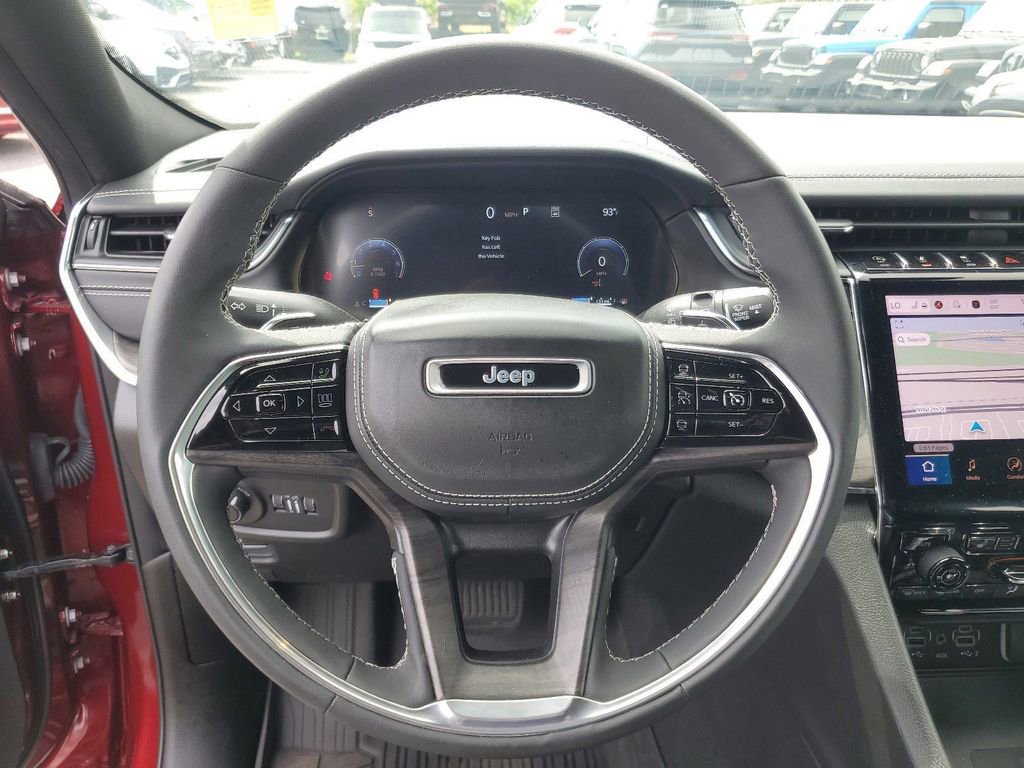 Used 2024 Jeep Grand Cherokee Overland w/ Luxury Tech Group IV AWD/4WD image 17