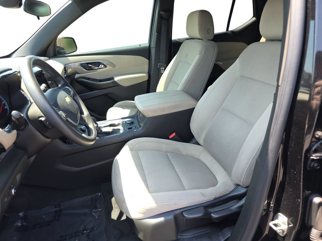 Used 2023 Chevrolet Traverse LS FWD image 15