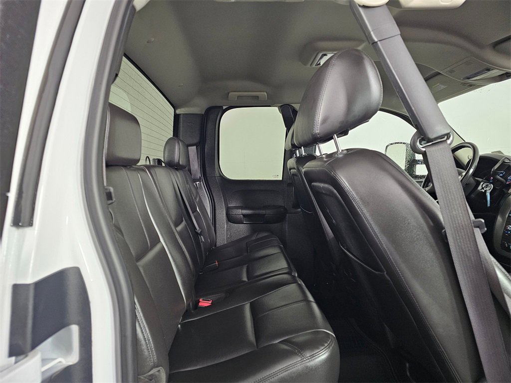 Used 2011 GMC Sierra 3500 SLT w/ SLT Convenience Package image 15