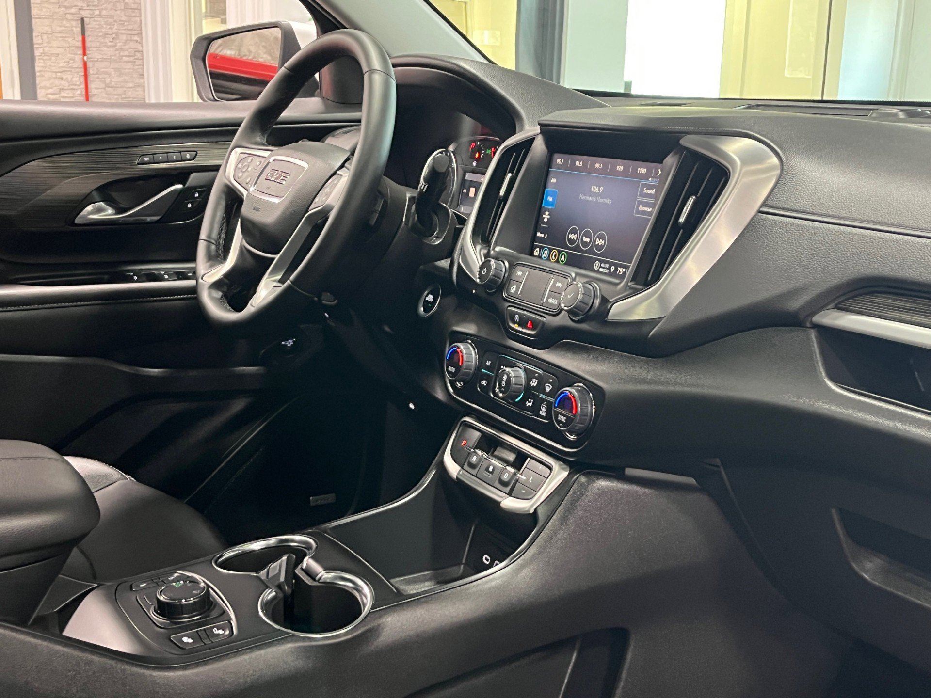 Certified 2024 GMC Terrain SLT w/ Infotainment Package II image 8