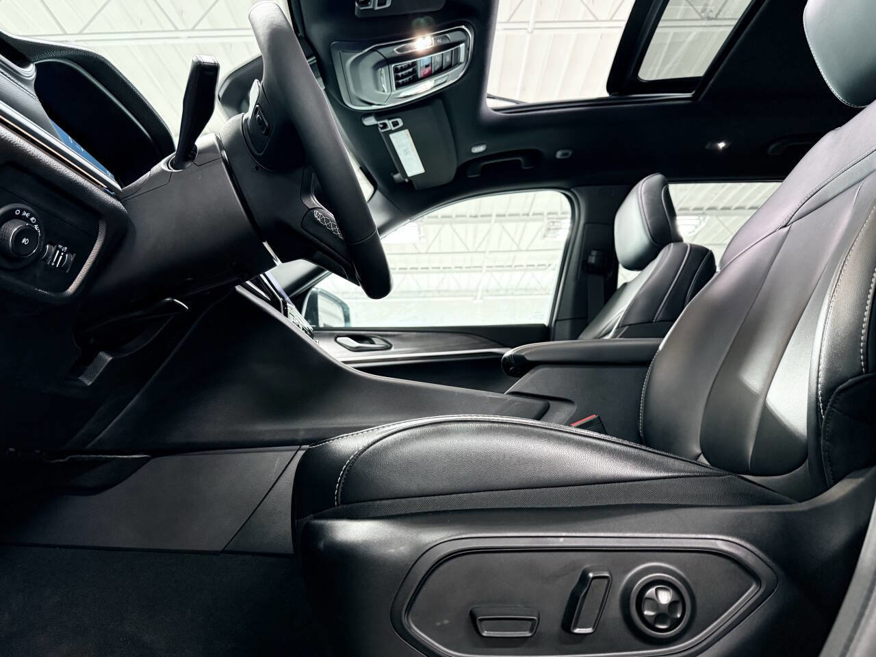 Used 2025 Jeep Grand Cherokee L Limited image 7