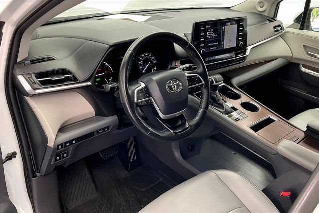 Used 2022 Toyota Sienna XLE w/ XLE Plus Package FWD image 14