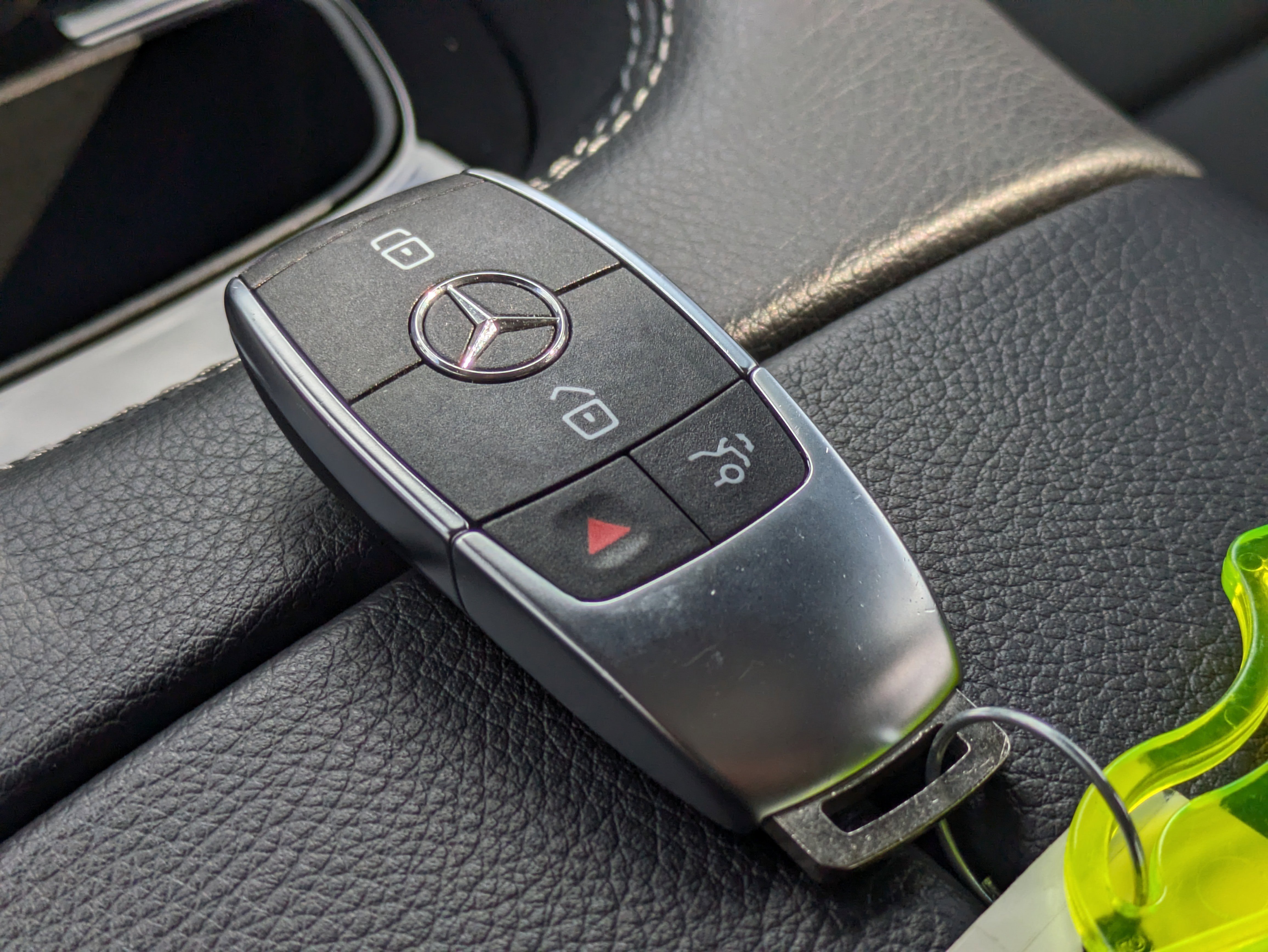 Used 2025 Mercedes-Benz GLE 450e 4MATIC image 36