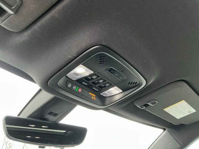 Used 2023 Chevrolet Traverse High Country image 33