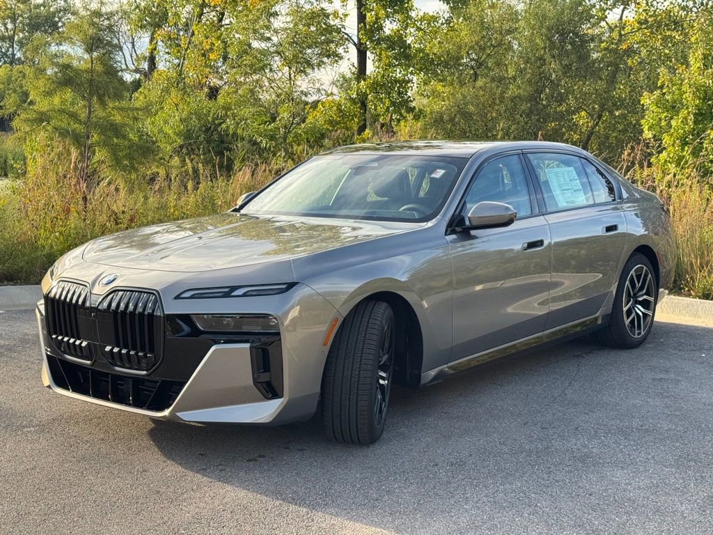 Used 2026 BMW 740i xDrive w/ Premium Package video 3