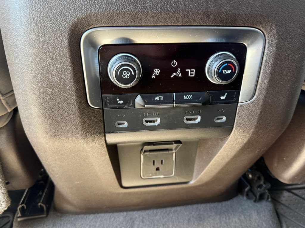 Used 2021 Chevrolet Tahoe Z71 w/ Luxury Package AWD/4WD image 28