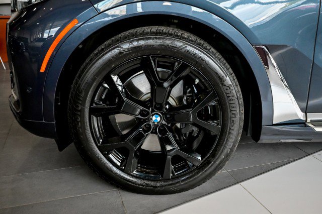 Used 2022 BMW X7 xDrive40i w/ Premium Package image 55