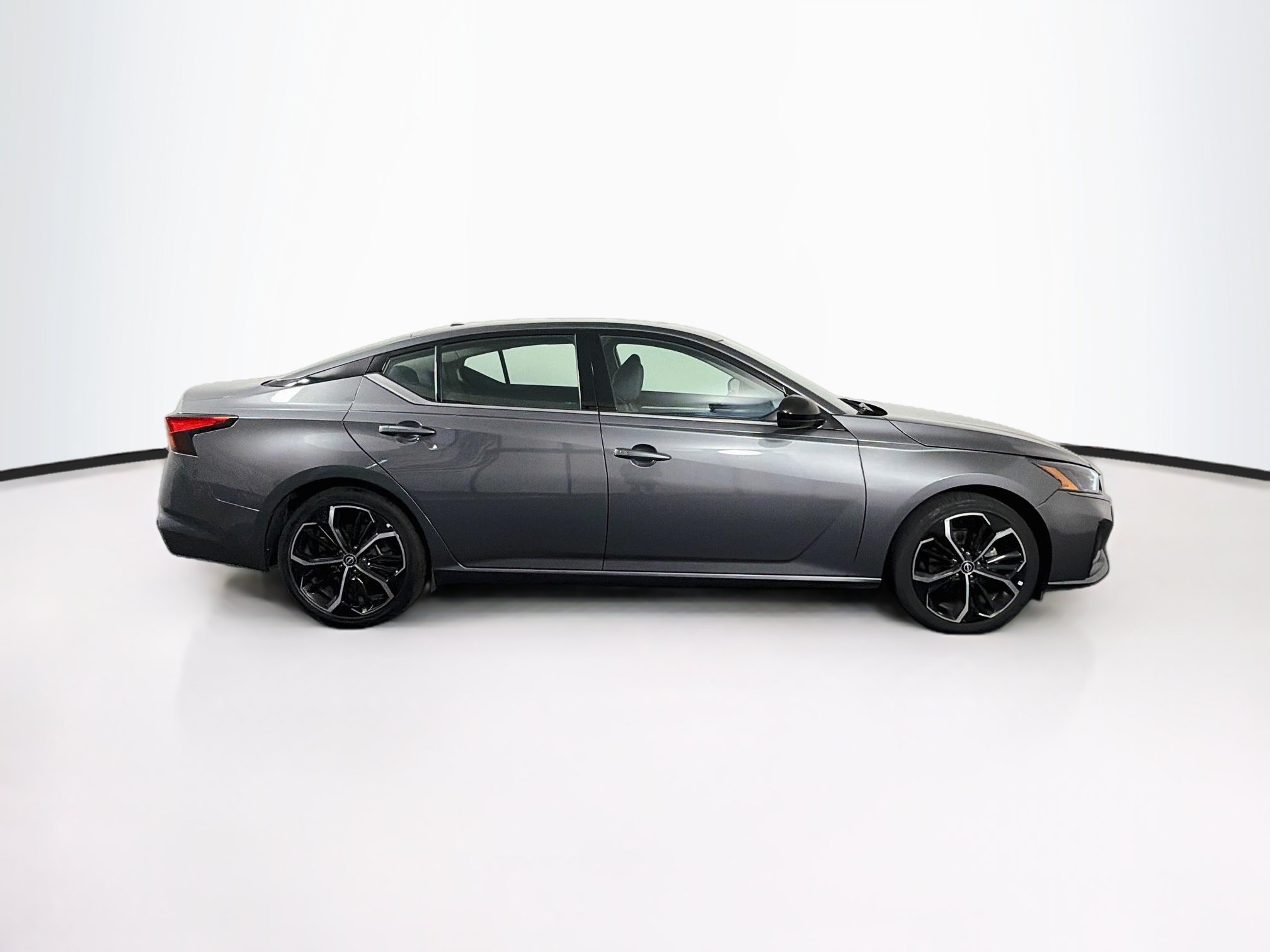 Used 2025 Nissan Altima 2.5 SR FWD image 10