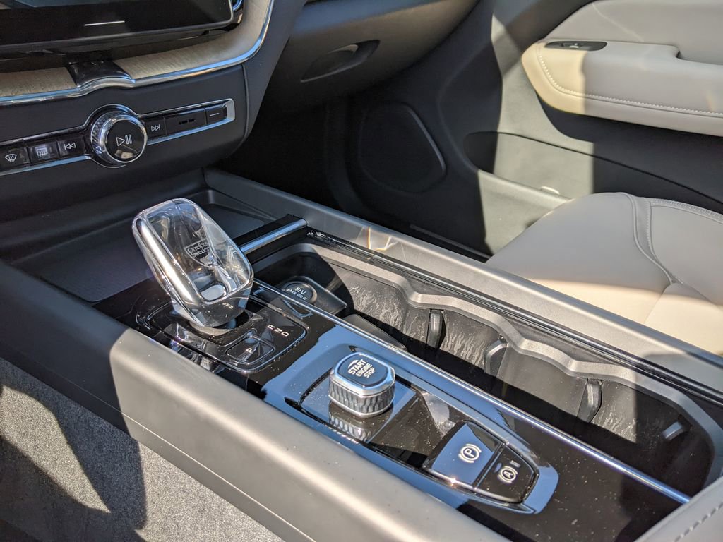 Certified 2026 Volvo XC60 B5 Core image 19